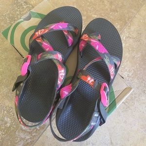Floral Chaco practically brand new